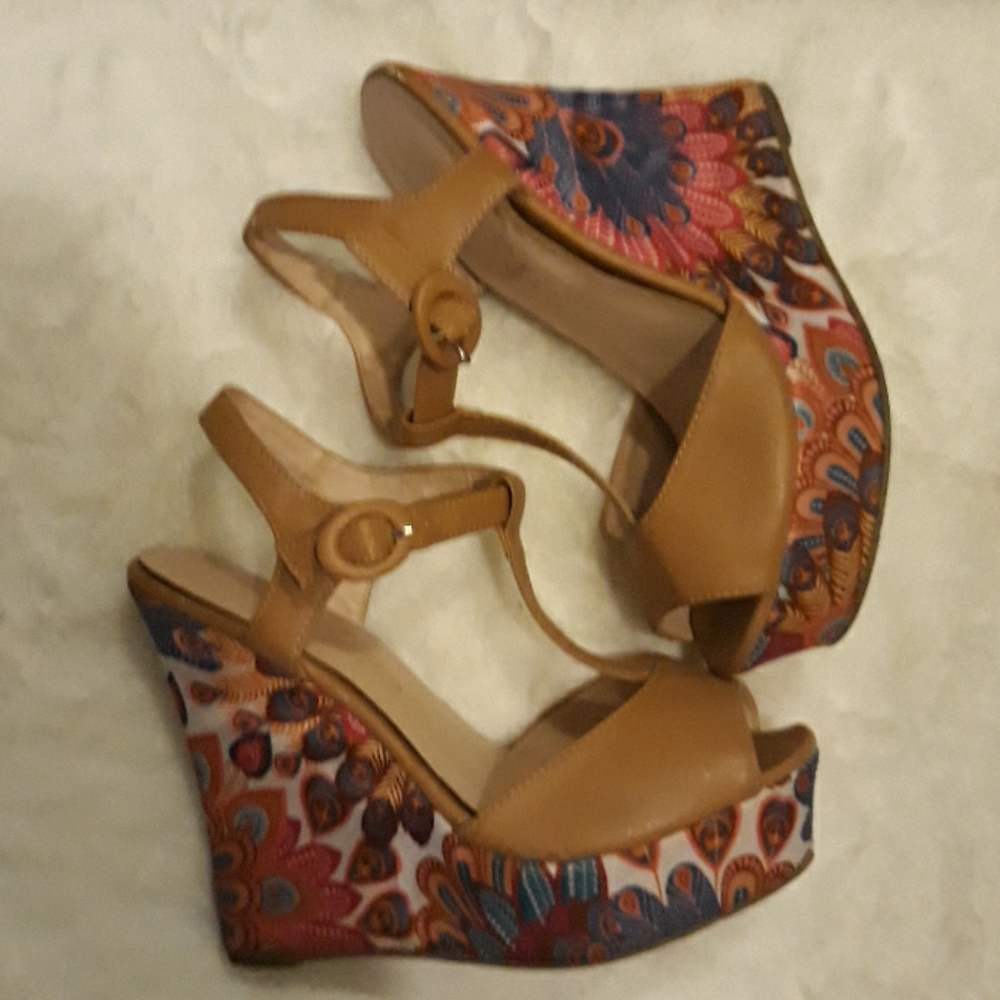 Wedge heels